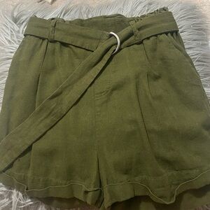 🥝HIGH RISE GREEN SHORTS GARAGE